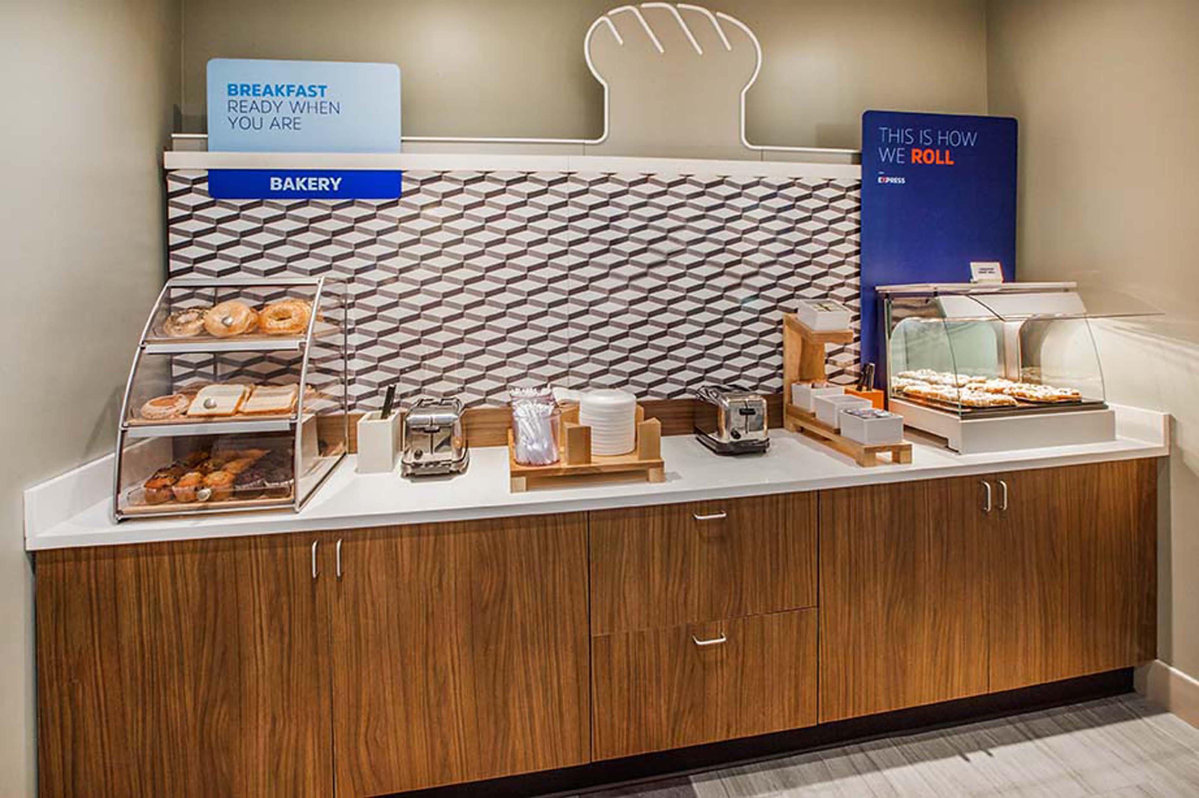 Holiday Inn Express Hotel & Suites Crawfordsville By Ihg Екстериор снимка