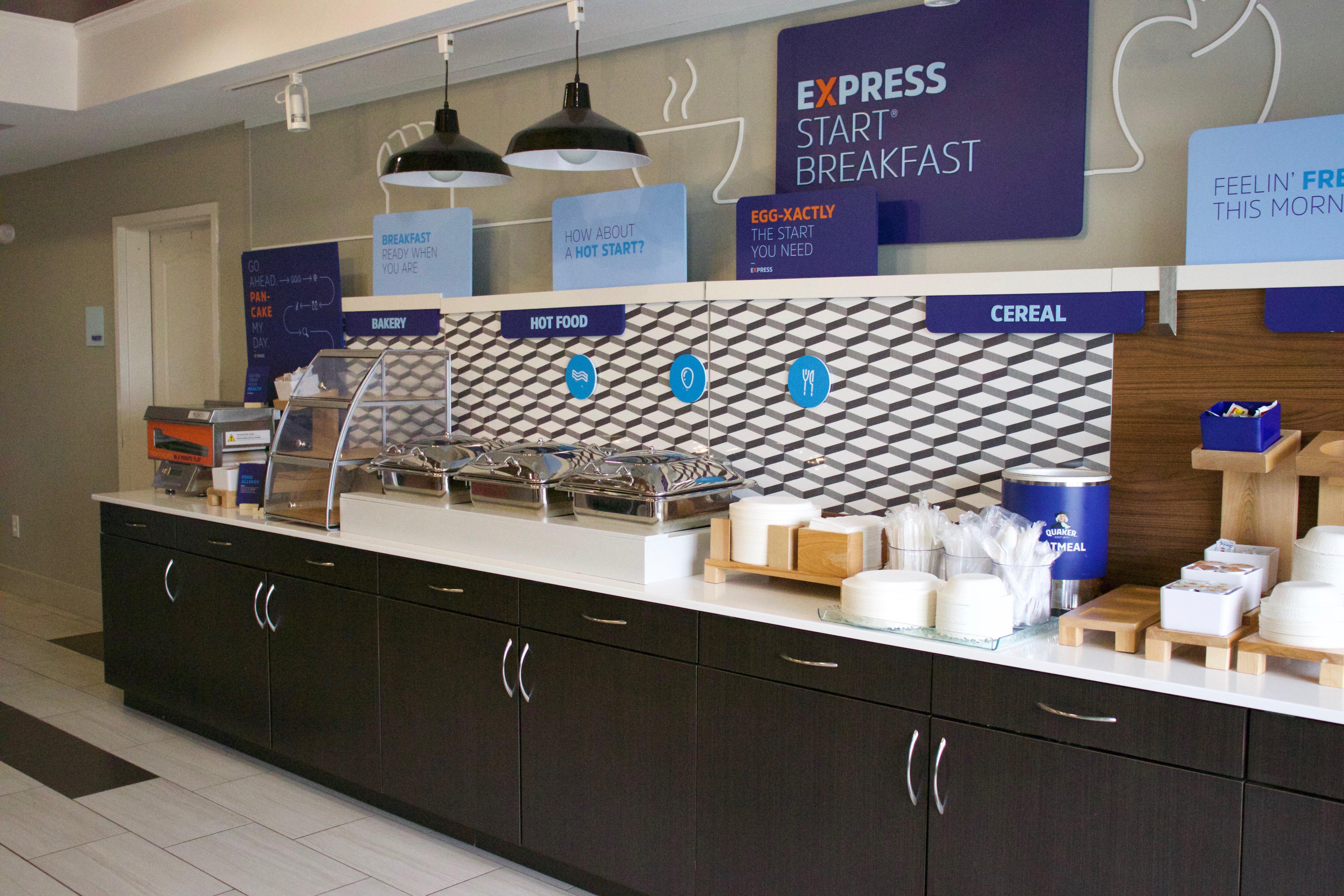 Holiday Inn Express Hotel & Suites Crawfordsville By Ihg Екстериор снимка