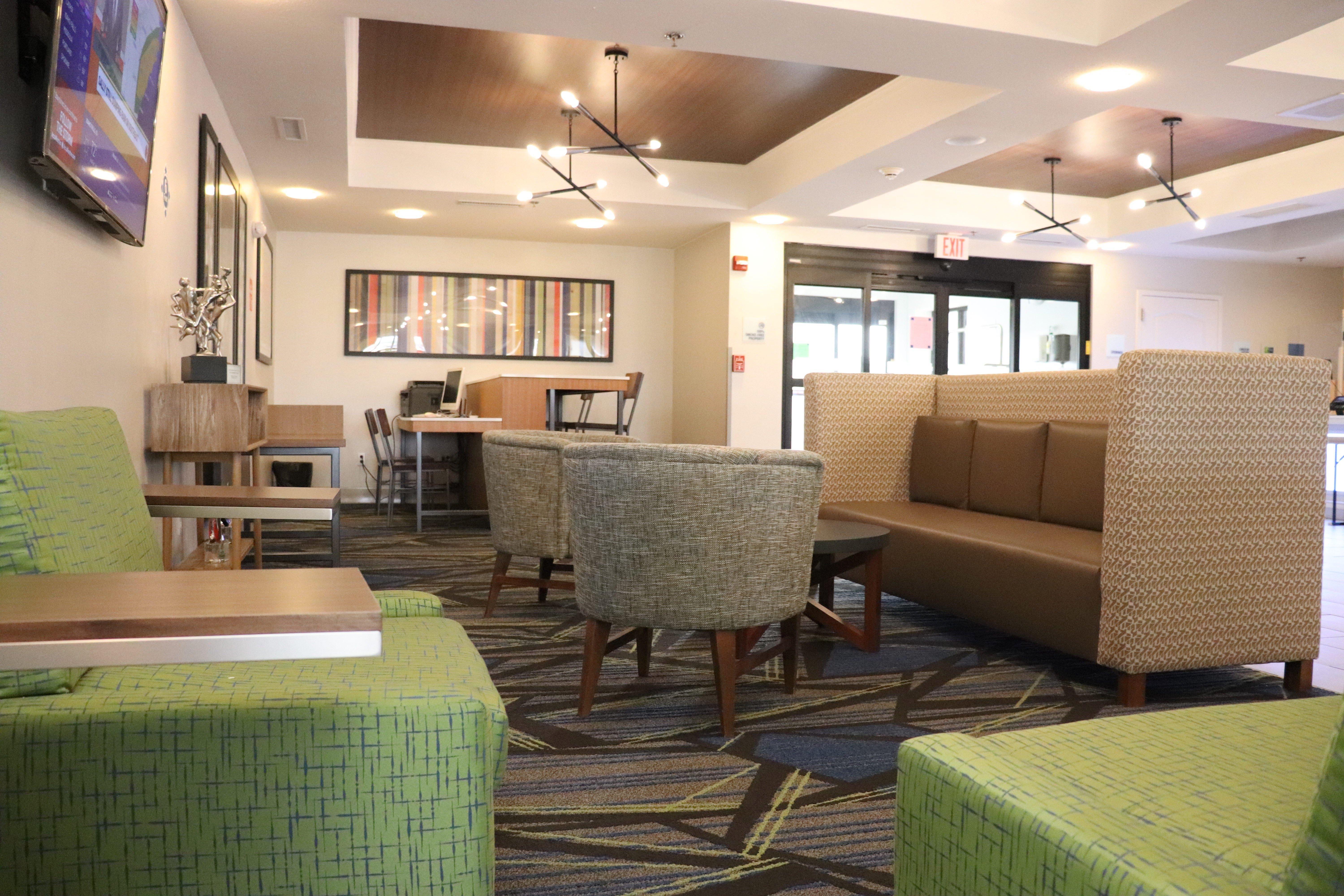 Holiday Inn Express Hotel & Suites Crawfordsville By Ihg Екстериор снимка