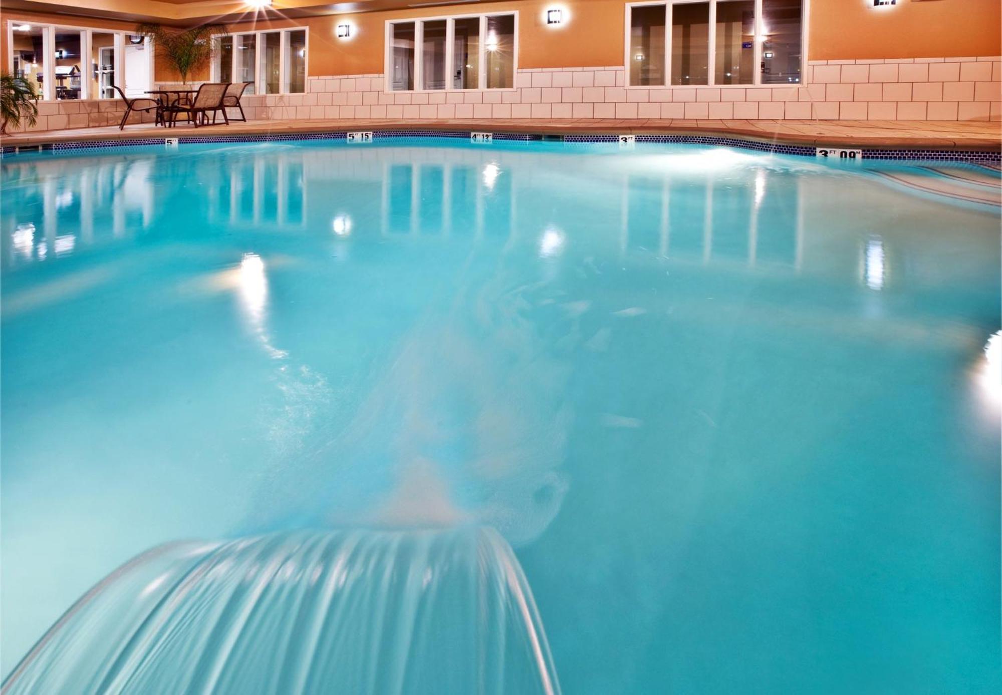 Holiday Inn Express Hotel & Suites Crawfordsville By Ihg Екстериор снимка